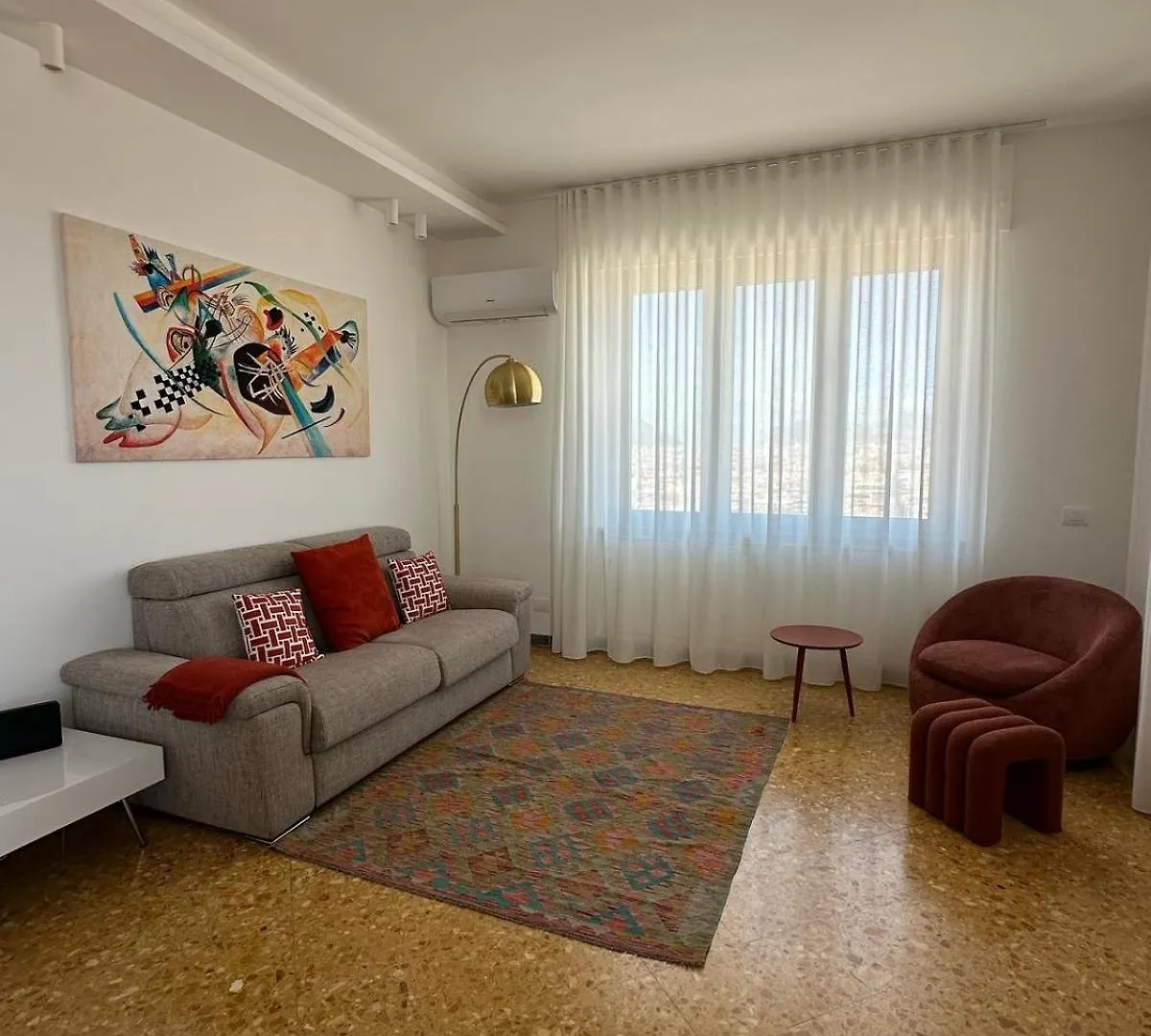 Clar Suite -Grattacielo Palermo 0*,