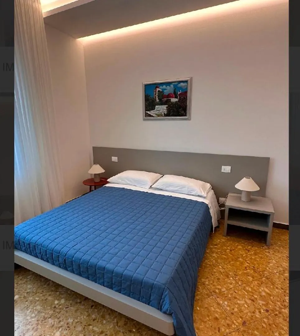Clar Suite -Grattacielo Palermo 0*,  Itália